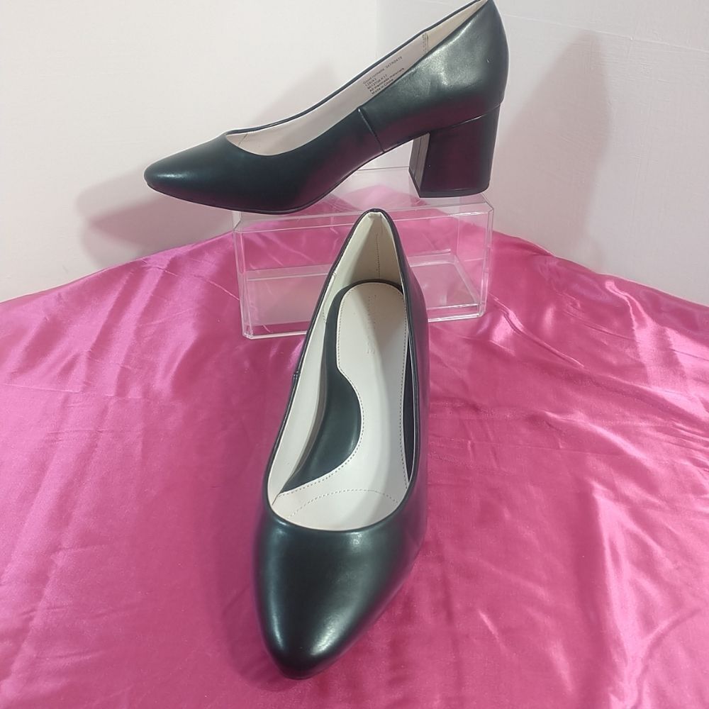 Taryn Rose Good Rochelle Women's SZ 12B Bock Heel Pump . Condition is Pre-owned